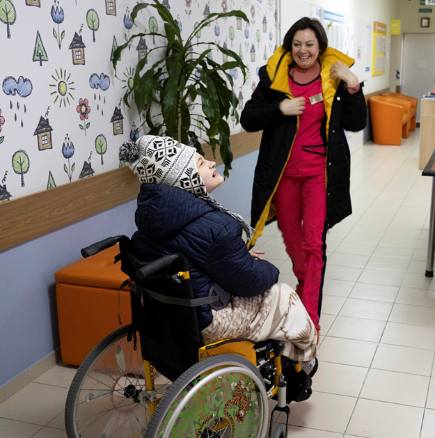 Aleksandra (Sasha) Riabushenko, 13, has cerebral palsy, and received a wheelchair under the AT10 programme in Ukraine. Photo credit: WHO Ukraine