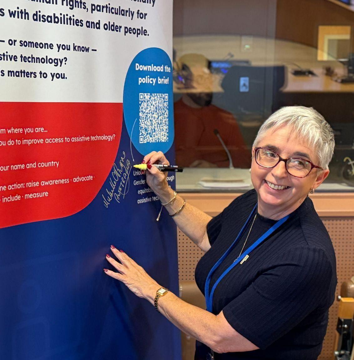 Michelle O’Byrne, Australia’s Ambassador for Gender Equality signing a commitment to continue advocating for affordable and accessible AT
